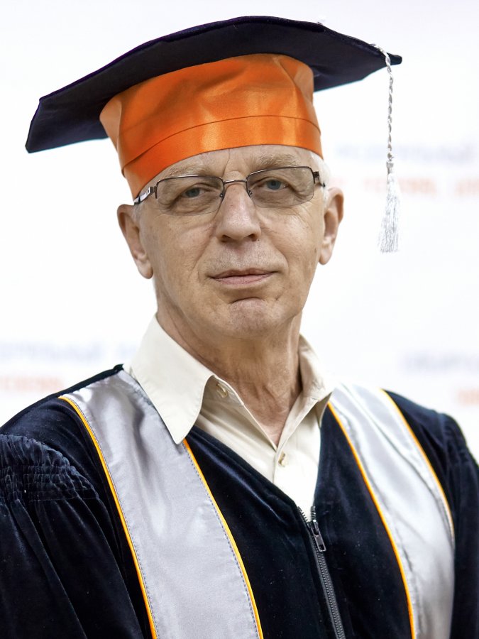 В Красноярске после тяжелой болезни умер известный педагог Борис Хасан ...