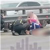 На Октябрьском мосту в Красноярске пассажиру байка оторвало ногу при аварии (видео)