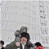 Хлопонин принял участие в церемонии ввода нового дома для канских ракетчиков (фото)
