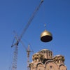 Крупнейший православный храм Красноярска увенчан первым куполом (фото)