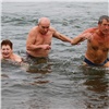 Красноярские моржи открыли сезон зимнего плавания