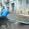 Упавший в Октябрьском районе Красноярска подъездный козырек собирались отремонтировать летом