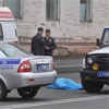 В Норильске мужчина погиб, упав с пятиэтажки на крышу проезжавшего мимо автомобиля