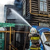 Названа предварительная причина пожара в старом доме в центре Красноярска