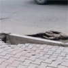 На остановке «Красномосковская» в Красноярске провалился тротуар