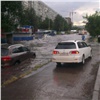 Ливень в Красноярске затопил улицы и вывел из строя светофоры