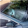 На правобережье Красноярска хулиганы побили стекла припаркованных во дворе машин