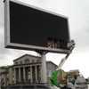 Мешающий рекламный экран с площади Революции уберут к понедельнику