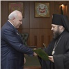 Патриарх Кирилл наградил главу Хакасии 