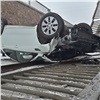 Красноярская автомобилистка за рулем иномарки упала с Копыловского моста (видео)