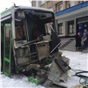 Красноярский автобус протаранил школьный забор после столкновения с другой маршруткой