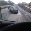 Водитель «Хонды» в Красноярске протаранил ВАЗ с полицейским, снес столб и перевернулся