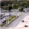 Водитель в Красноярске сбил девушку и увез ее с собой (видео)