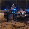 В Красноярске иномарка врезалась в остановку с людьми (видео)