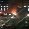 Пожар в заброшенном складе у 4-го моста напугал красноярцев (видео)