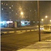 Иномарка в Красноярске попала в ДТП после мытья дороги (видео)