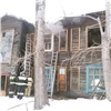 На правобережье Красноярска горел предназначенный под снос дом (видео)