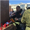 На площади у красноярского ГорДК ветеранов поздравили праздничным концертом