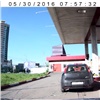 Оторвавшая пистолет бензоколонки автоледи насмешила красноярцев (видео)