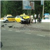 У красноярского аэропорта в ДТП с участием такси пострадали пассажиры (видео)