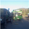 На правобережье Красноярска автобус врезался в грузовик