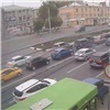Два ДТП стали причиной пробки на ул. Партизана Железняка в Красноярске (видео)