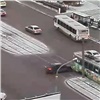 Медленный «таран» трамвая на «Цирке» рассмешил красноярцев (видео)