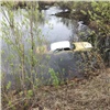В Канске работник автомастерской утопил Mercedes клиента в болоте