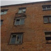Жильцов аварийного дома в Минусинске заставляют ремонтировать его за свой счет