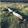 В Ачинске подростки залезли на поклонный крест и сломали его