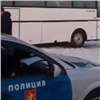 Полицейские снова не позволили проехать три тысячи километров автобусу без тормозов (видео)