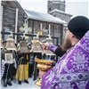 На звонницу уникального храма под Красноярском установили 5 колоколов (видео)