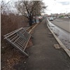 На Копыловском мосту срезали заборчики, чтобы поменять их на новые