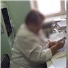 «Я тебе должна отчитываться, сопля несчастная?»: пациента канской поликлиники отказались принимать и выгнали из кабинета (видео)