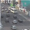 В центре Красноярска женщина пострадала в ДТП двух автобусов и легкового автомобиля (видео)
