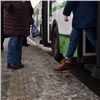 Красноярцы жалуются на обледеневшие тротуары в городе. Не видно даже тактильную плитку (видео)