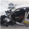 В опасном месте на окраине Красноярска разбилось такси: водитель и юная пассажирка попали в больницу