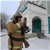 Красноярцы удивились скоплению пожарных машин около гостиницы в центре города