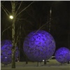 Дорожную развязку на окраине Красноярска украсили шарами с подсветкой (видео)
