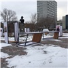 На уличной выставке Сурикова в центре Красноярска рухнули стенды 
