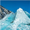 «Берега с ажурным кружевом»: Саяно-Шушенский заповедник похвастался диковинными разломами льда