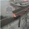 В центре Красноярска на ходу загорелся грузовик (видео)