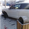 В Красноярске Toyota врезалась в Volkswagen, а тот сбил мужчину на остановке