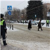 Во время потепления красноярских пешеходов просят не стоять у края дорог