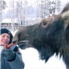 В Красноярске лосей-сирот напоили отваром из соски (видео)