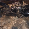 В Красноярске после удара автобуса Mercedes отбросило на фуру: водитель погиб в искореженной машине