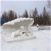 На Татышеве из-за потепления начали разрушаться скульптуры «Волшебного льда Сибири»