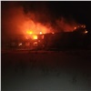 «Поселят на лыжной базе»: в Лесосибирске из-за ночного пожара 16 человек остались без жилья (видео)