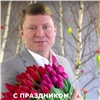 Сергей Ерёмин с охапкой тюльпанов поздравил женщин с 8 Марта (видео)