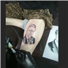 Красноярец сделал на ляжке тату с портретом губернатора Усса (видео)